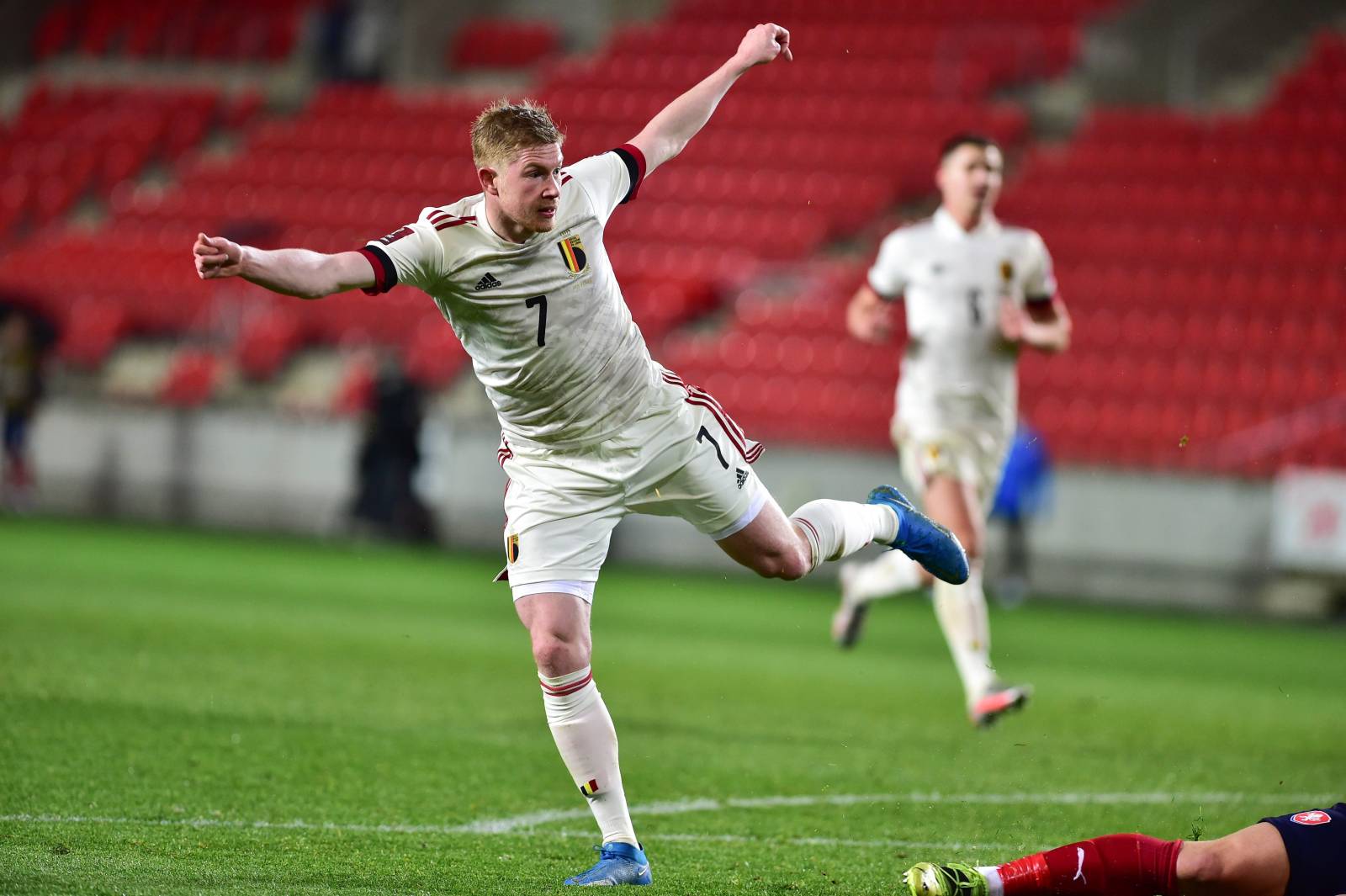 Дубль де Брёйне помог Бельгии победить Уэльс