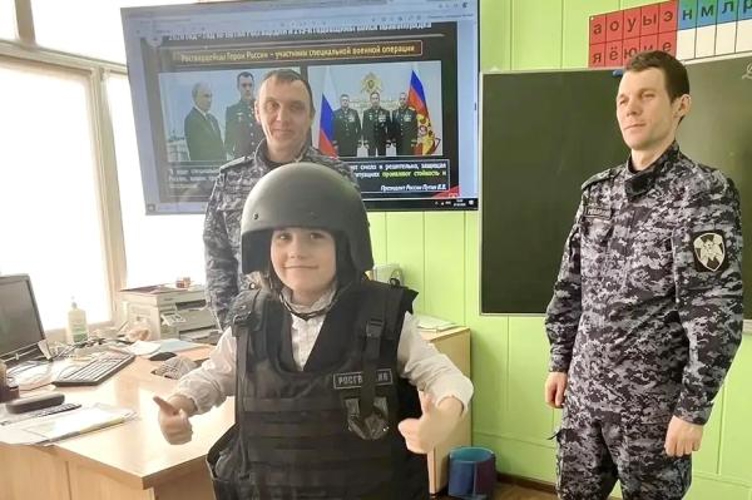 Росгвардейцы провели урок мужества для учащихся гимназии 