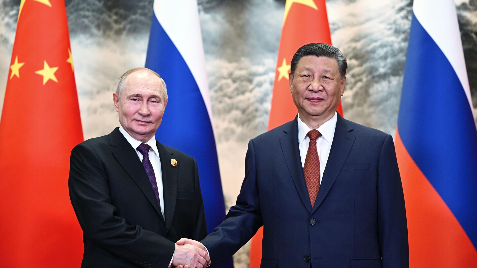 Президент Владимир Путин прибыл в Китай с официальным визитом - Sputnik Молдова, 1920, 19.05.2026