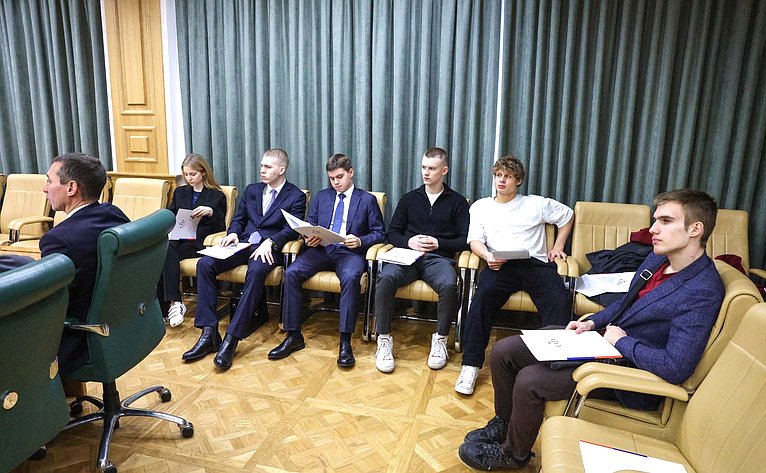 Круглый стол на тему «Особый порядок привлечения к административной ответственности судей и иных должностных лиц, выполняющих определенные государственные функции»