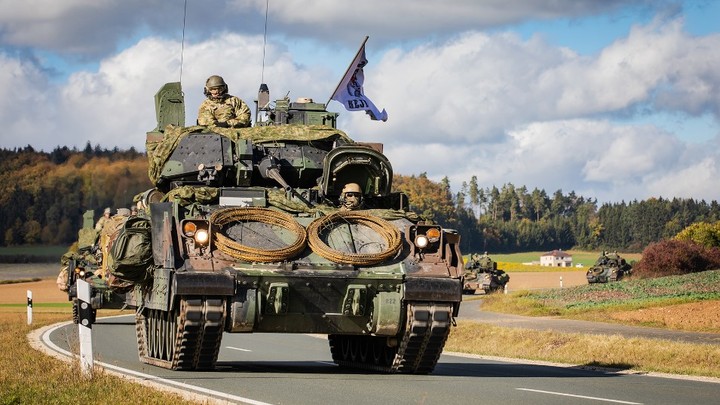 Развернулись и уехали: Русские военные блокировали колонну коалиции США в Сирии