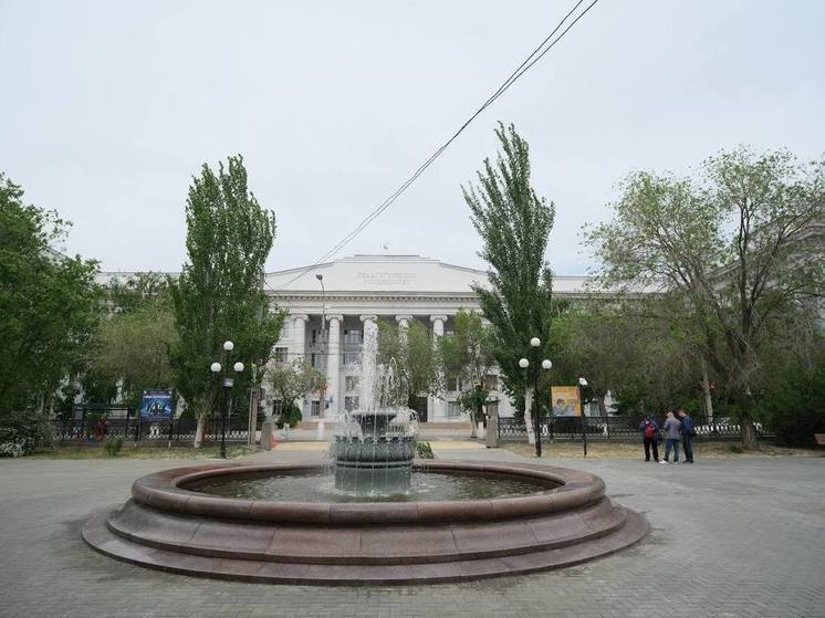 В Волгограде после ремонта запустили фонтан на проспекте Ленина