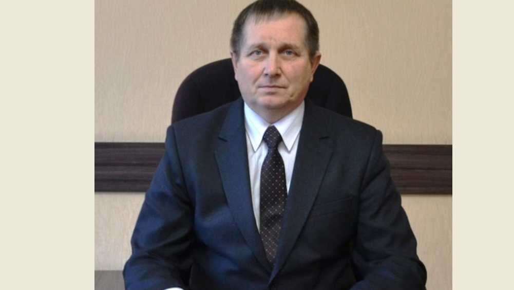 Суд обязал депутатов уволить 65-летнего главу администрации Суземского района