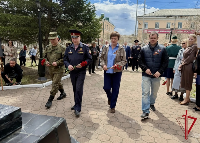 Сотрудники Росгвардии приняли участие в открытии патриотической фотовыставки в Биробиджане