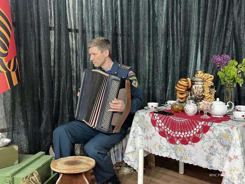 В Нижневартовске прошёл ежегодный конкурс профессионального мастерства среди сотрудников МЧС России «Пожарные не только тушат»