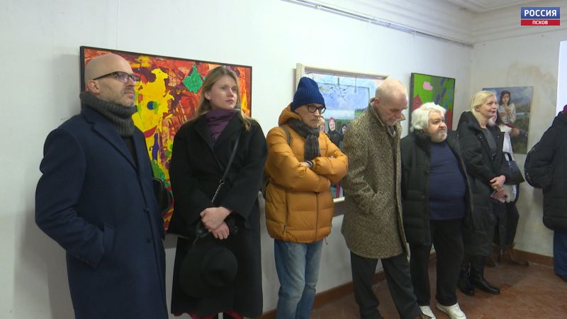 На что вдохновили псковских художников женщины, можно увидеть на новой выставке в доме Сафьянщикова