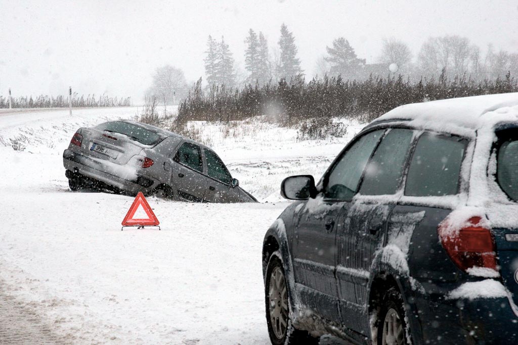 Занос автомобиля зимой
