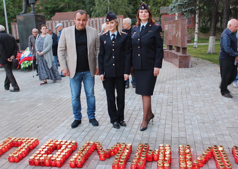 Памятник у вечного огня рисунок