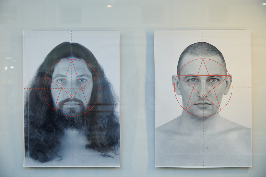 В галерее ГУМ-Red-Line открылась выставка Александра Юликова «Головы» (фото 13)