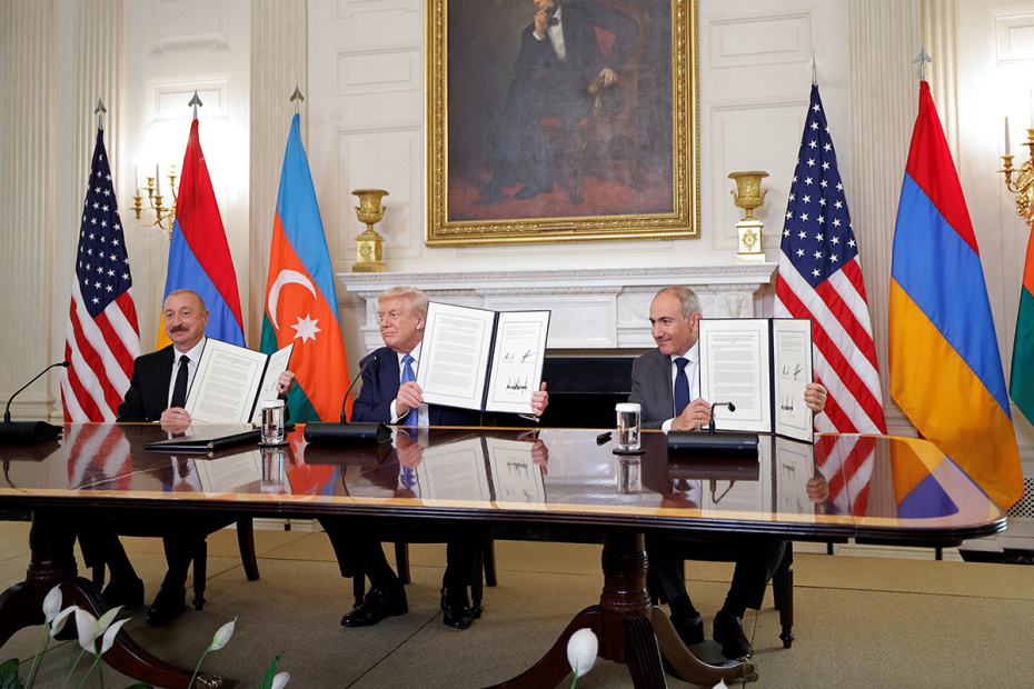 В ходе состоявшейся в Белом доме трехсторонней встречи премьер-министра Республики Армения Никола Пашиняна, президента Соединенных Штатов Америки Дональда Трампа и президента Азербайджанской Республики Ильхама Алиева была подписана совместная декларация