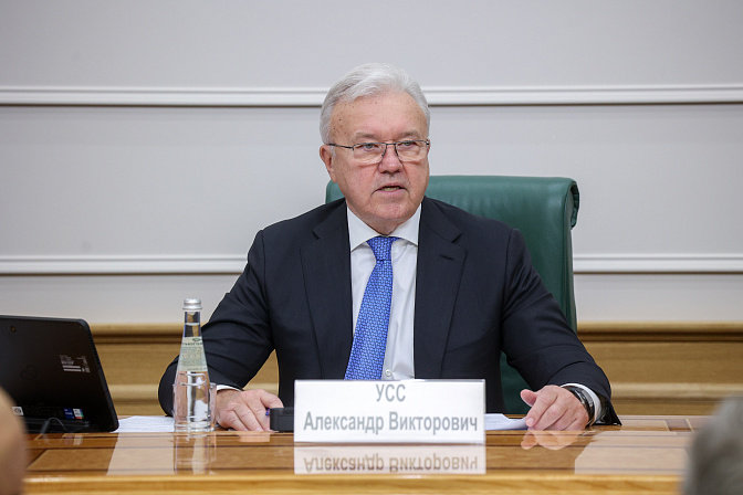 сенатор александр усс