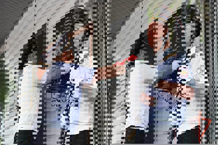 Начальник Управления Росгвардии по Омской области принял участи в церемонии открытия мемориальной доски сотрудников органов внутренних дел – участников Великой Отечественной войны и тружеников тыла