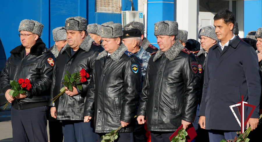 Росгвардейцы почтили память сотрудников органов внутренних дел, погибших при исполнении служебного долга