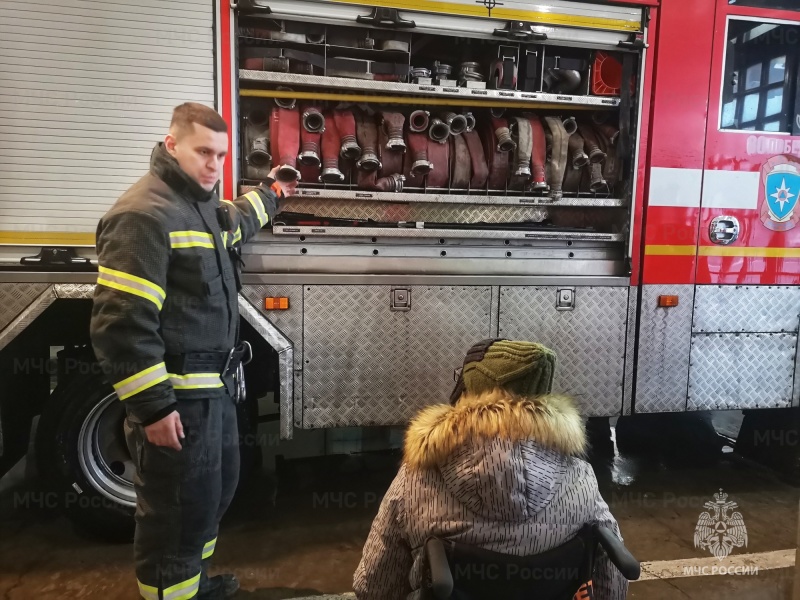 В Новый год пожарные Юго-Восточного административного округа исполнили мечту ребенка