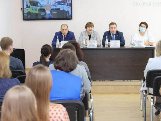 Вице-премьер Правительства Чувашии Степанов встретился с коллективом скорой помощи