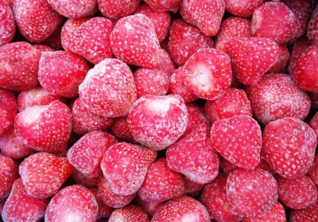 Клубничный компот из замороженной клубники: рецепты, в кастрюле, без сахара, польза