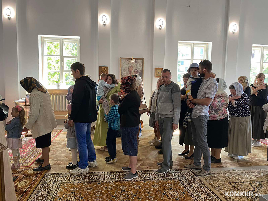 Человек у храма