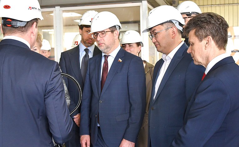 В рамках выездного совещания в Барнауле сенаторы посетили технопарк «Компонент»