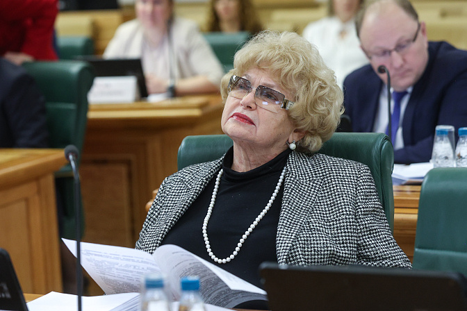сенатор людмила нарусова