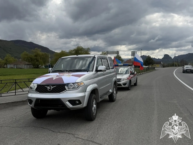 В Карачаево - Черкесии сотрудники Росгвардии провели автопробег, приуроченный ко Дню Победы