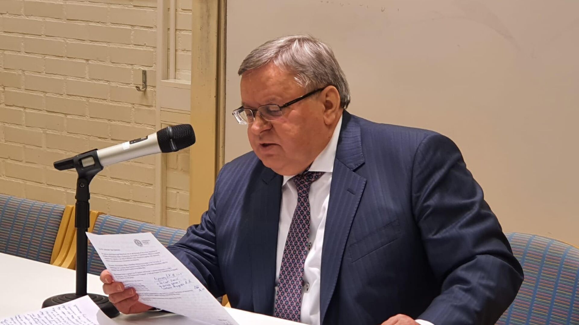 Посол из швеции