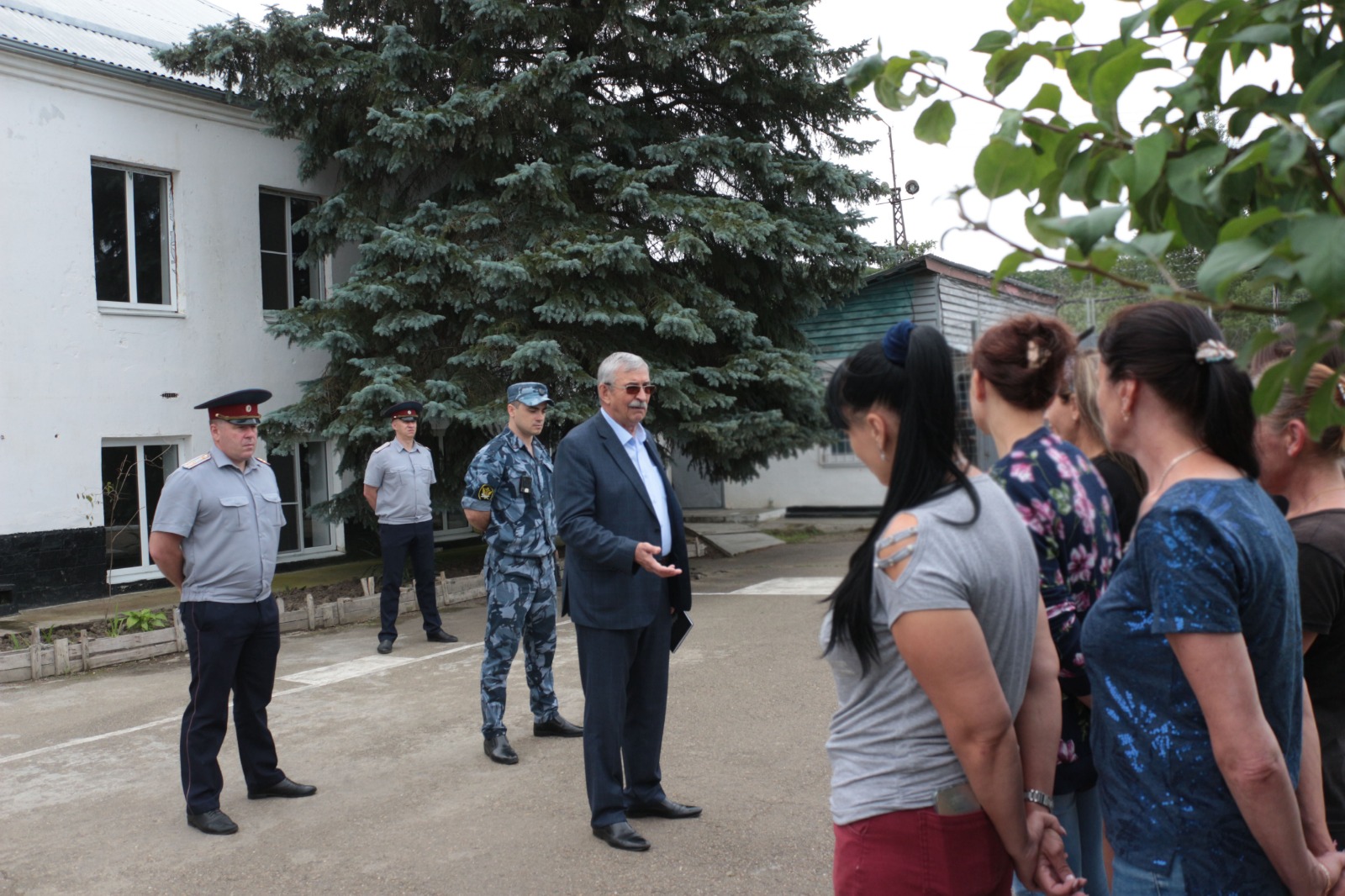 Уполномоченный по правам человека в Адыгее Анатолий Осокин посетил исправительные учреждения, расположенные в городе Майкопе.