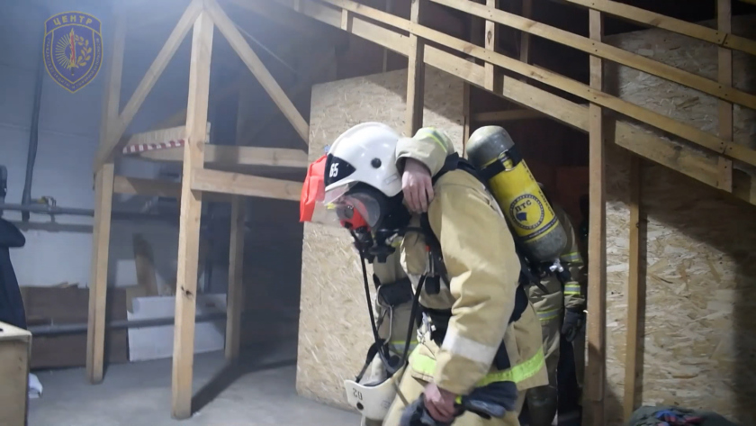 Амурские пожарные учились работать в задымленном помещении - gtrkamur.ru