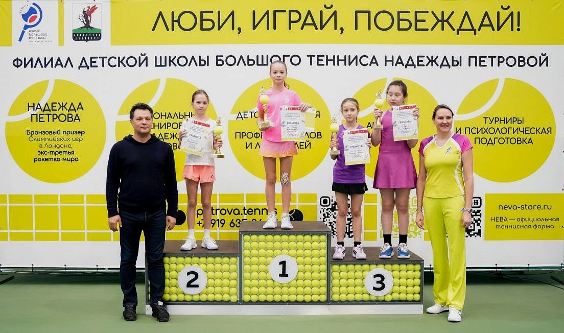 В Елабуге прошел первый детский новогодний турнир Надежды Петровой