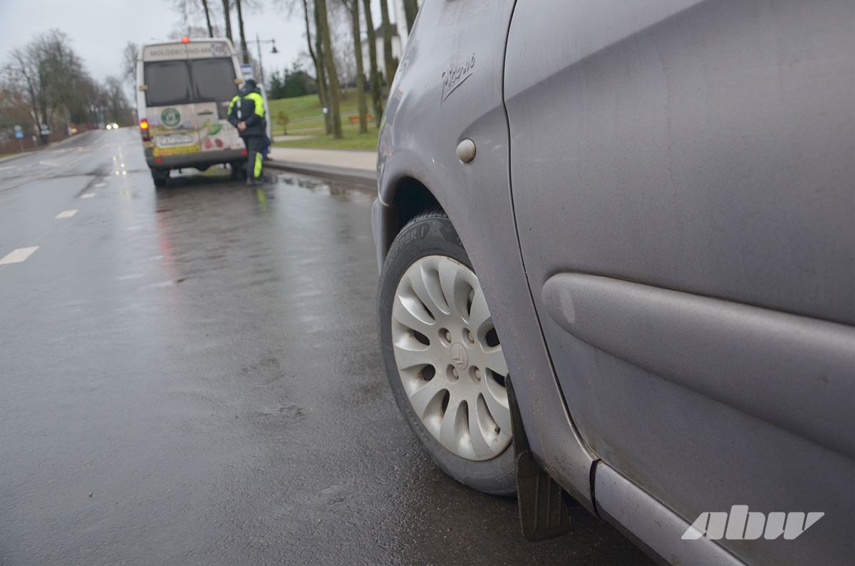 «За сегодня остановили двоих на «лете» – оба повторно»: съездили в рейд по шинам с ГАИ