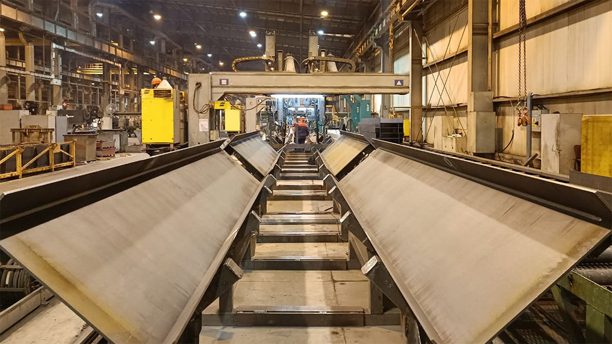 Рост оцинкованного металла 2022. Работа вахтовым методом картинки. Венталл северсталь. Работа вахтой. Металлургический завод алчевск.