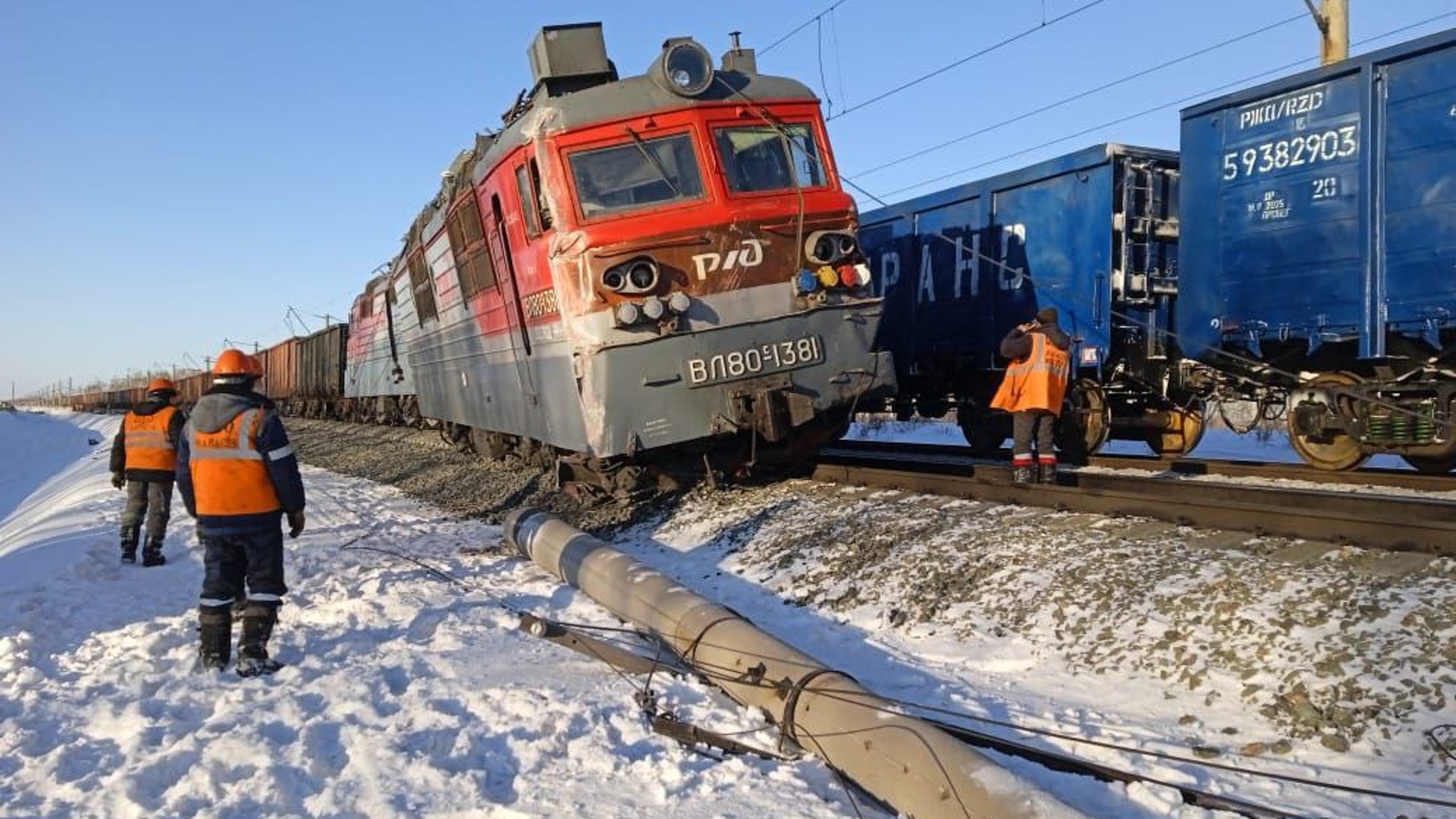 23 ноября электричка. Сход поезда. Поезд в пути. Поезда России. Пассажирские поезда Казахстана.