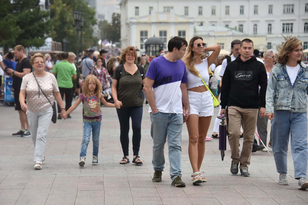 Какое население в екатеринбурге. Люди в городе. Жители Екатеринбурга. Фотографии людей в городе. Люди живущие в Екатеринбурге.