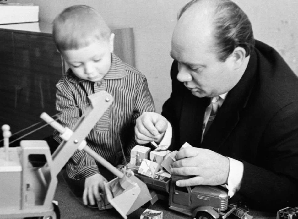 Евгений Леонов со своим сыном Андреем, 1963 год
