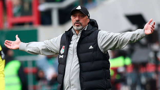 Тренер «Локомотива» Заур Хапов.