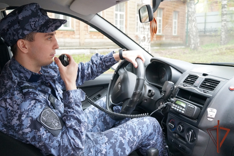 В Кирове росгвардейцы задержали подозреваемого в грабеже