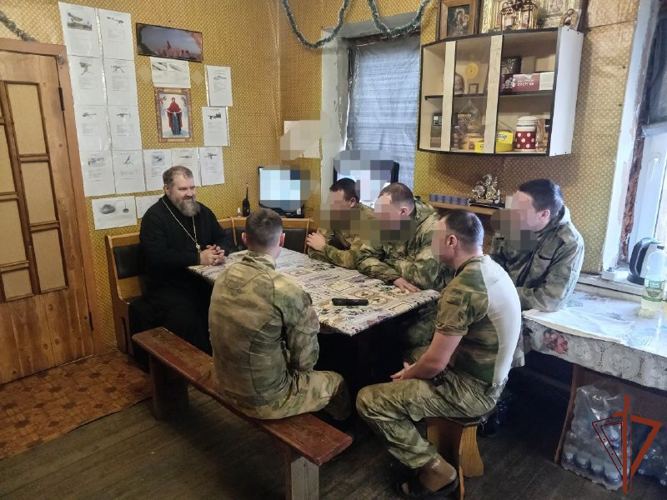 Военный священник посетил подразделения Росгвардии в ЛНР