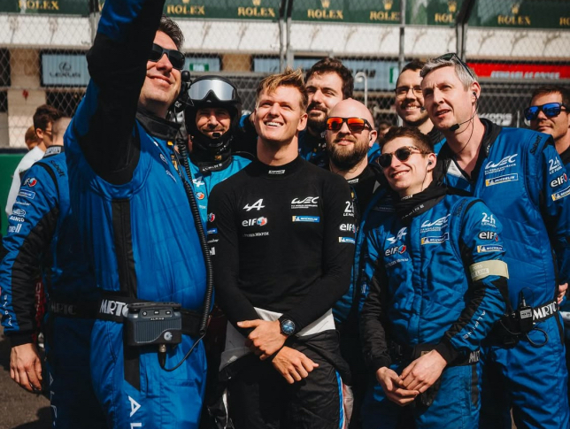 Мик Шумахер с командой Alpine Endurance Team, фото из социальных сетей