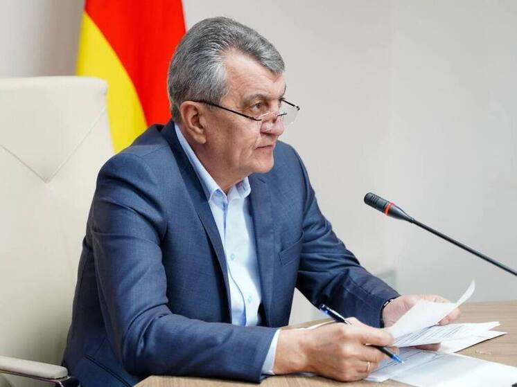 Сергей Меняйло поручил пресекать попытки водителей транзитного транспорта объезжать очередь