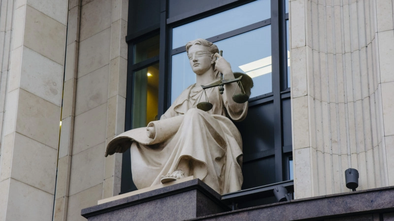 Пятерым петербуржцам вынесли приговор за жестокое избиение отца и сына в новогоднюю ночь - tvspb.ru