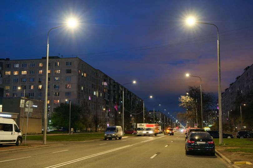 На улице Олеко Дундича в Петербурге обновили систему освещения