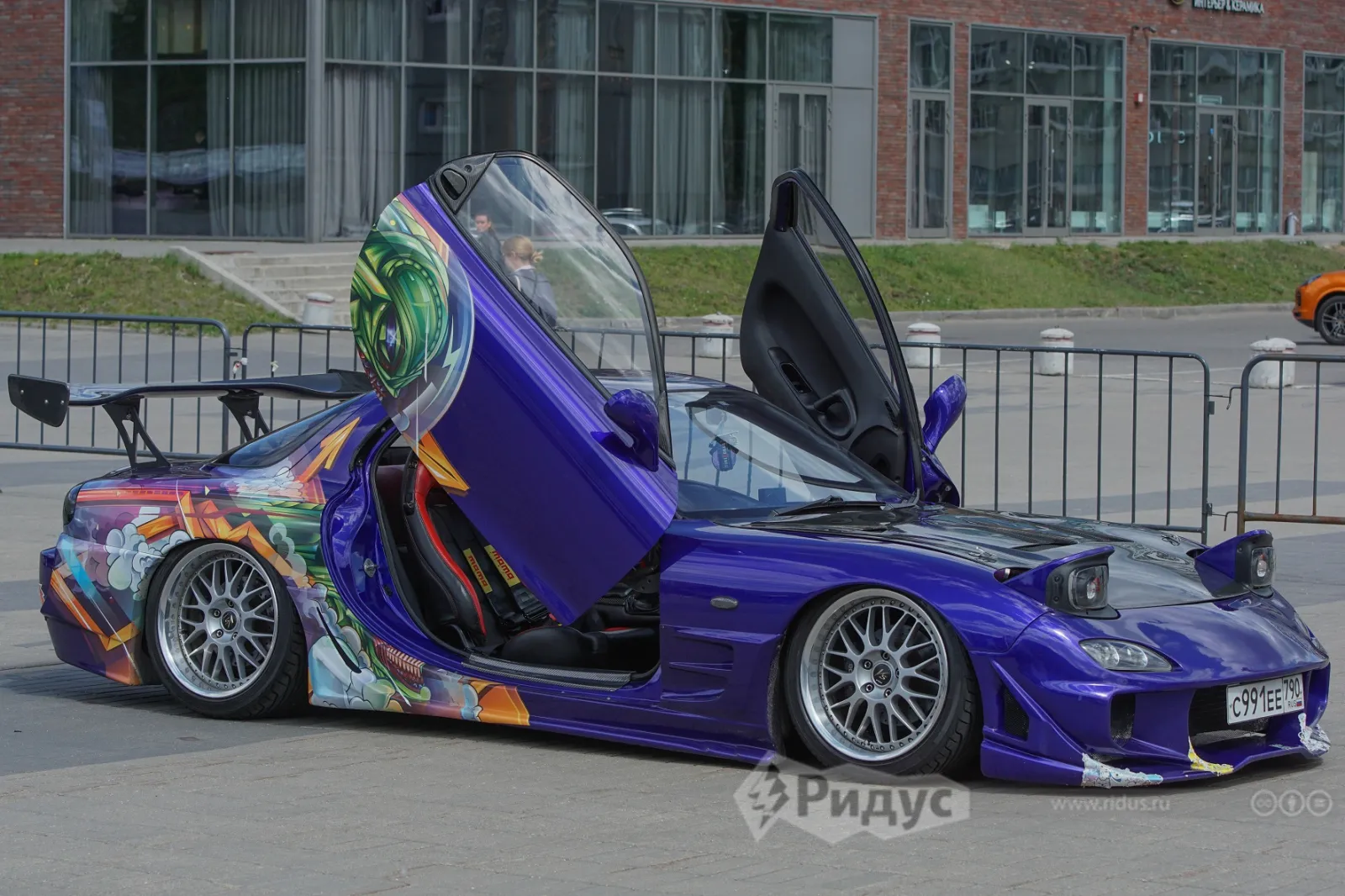 Включи авто безумие. Автозвук 2022 автобезумие. Автобезумие 2021. Автобезумие 2022 наклейка. Наклейки автозвук на машину.