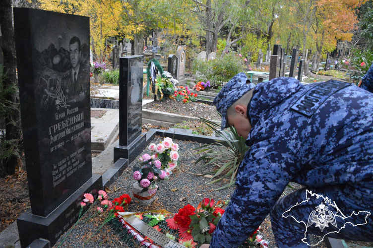 Росгвардейцы в Ялте почтили память Героя России Дмитрия Гребёнкина