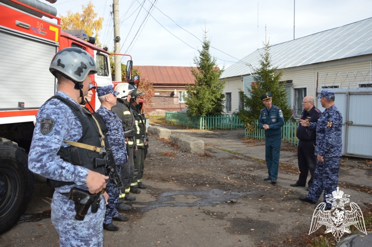 В Алатырском филиале вневедомственной охраны Росгвардии провели тренировочные пожарно-тактические занятия 