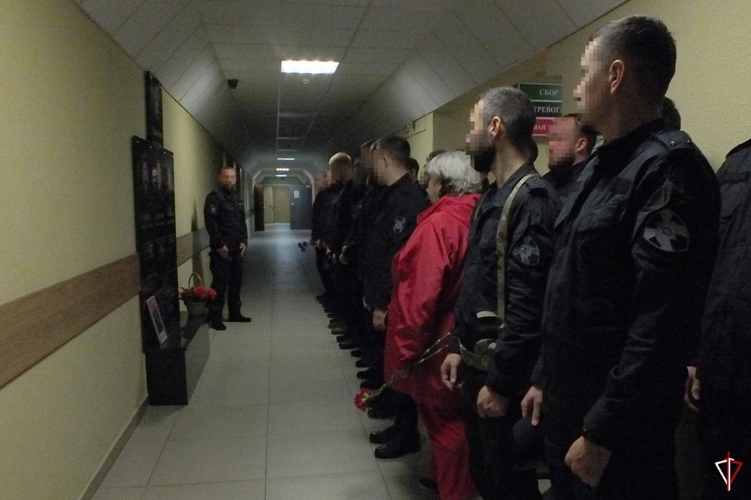 В Удмуртии сотрудники СОБР «Соболь» почтили память коллеги, погибшего 17 лет назад в Чеченской Республике