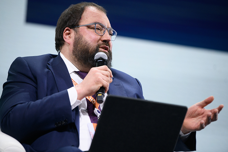 Шадаев подчеркнул, что цель минцифры — создание конкурентного рынка