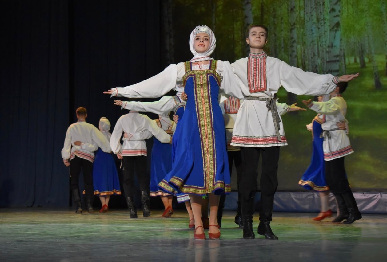 Активной концертной. Выступление танцевального коллектива. Юбилей хореографического коллектива. Концерт творческих коллективов дворец культуры Химиков танцы. Россия это мы концерт