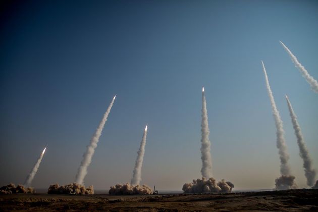 Иранские КСИР проводят ракетные учения в центре Ирана