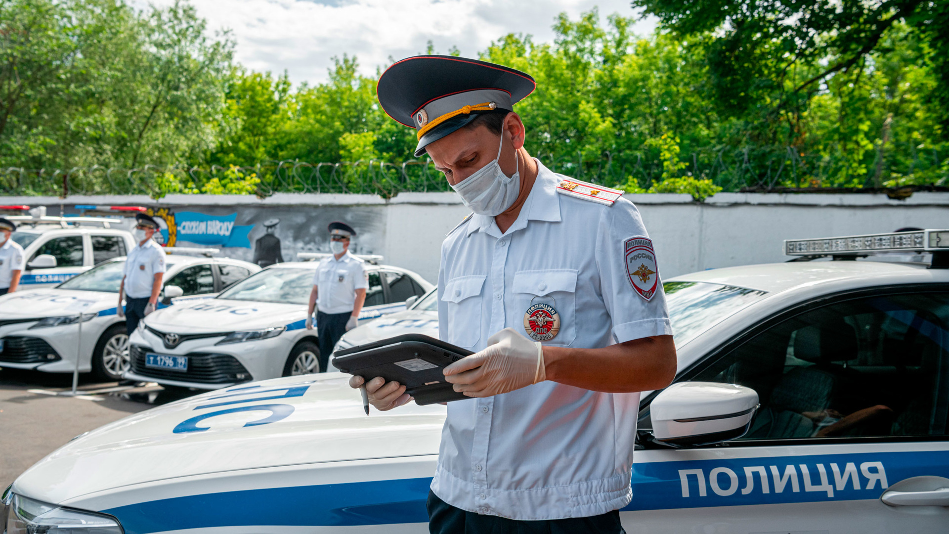 Гаи сегодня. Служба ДПС. Гаишник в Армении. ДПС РФ. Машины ГИБДД В Армении.