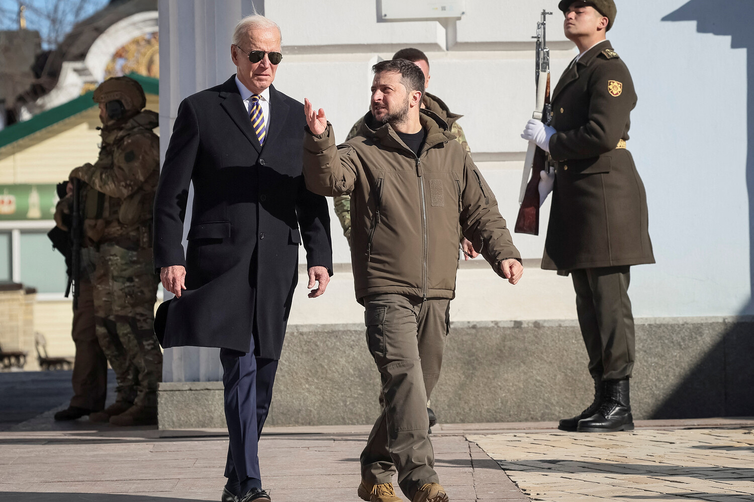 Байден во главе стола на украине