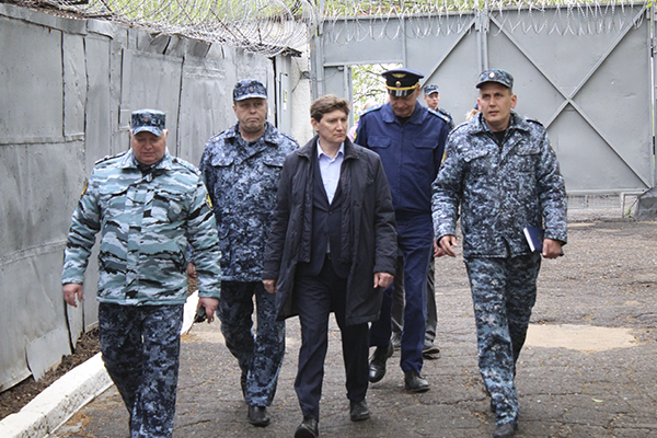 Начальником УФСИН России по Удмуртской Республике проведена рабочая встреча по вопросам условий содержания осужденных с Уполномоченным по правам человека в регионе, общественными наблюдателями и Удмуртским прокурором по надзору за соблюдением законов в исправительных учреждениях 